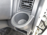 運転席と助手席にはドリンクホルダーがあります。取りやすい位置にありますからドライブも楽しくなりますね!