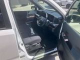 ドア開口部も大きく、乗り降りしやすいと好評です。また、着座位置も高いので運転時の視界も良く安心して運転できます。