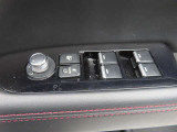 運転席のパワーウインドースイッチ部です。よく触れる場所だからこそ、使用状態があらわれますよね。ぜひこうした所もチェックしてください。