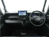 ◆インテリアパネル◆視界広々で非常に運転しやすくロングドライブでも疲れを感じさせないすっきりとまとまったインパネ周りです。