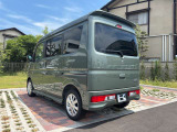 後ろ姿とサイドのバランスが分かる一枚。テール周りの印象や角の状態、荷室のイメージも掴めます。