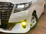 【LEDヘッドライト】悪天候や夜間走行時も良好な視界を確保し安心して運転できる高輝度LEDヘッドライトを装備!点灯速度が早く、消費電力も抑えられています。