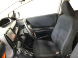 高いホールド性で運転姿勢が安定します。長距離ドライブでも疲れにくいのが魅力です。快適なドライビングライフをお送りください♪