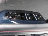 運転席のパワーウインドースイッチ部です。よく触れる場所だからこそ、使用状態があらわれますよね。ぜひこうした所もチェックしてください。