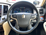 【純正革巻きステアリング】上質な革を使用することで、手にしっかり馴染みとても運転しやすいハンドルです♪