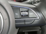 【レーダークルーズコントロール】(全車速追従機能付)付きです。車速に応じて追従支援してくれるので、ロングドライブも快適です。詳細は販売店スタッフまでおたずねください。