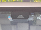【プリクラッシュセーフティ】前方の車両等を検知し、衝突しそうな時は警報で注意を促し、ブレーキを踏む力をサポート。ブレーキを踏めなかった場合は衝突被害軽減ブレーキが作動、衝突回避をサポートします。
