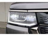 LEDヘッドライトで夜間の視認性も高く、更にオートライト搭載で、車外の明るさを感知し自動でライトを点消灯します。またエンジンOFFにすれば一緒に消灯し、消し忘れやトンネル走行時などに非常に重宝します!