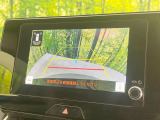 【バックカメラ】駐車時に後方がリアルタイム映像で確認できます。大型商業施設や立体駐車場での駐車時や、夜間のバック時に大活躍!運転スキルに関わらず、今や必須となった装備のひとつです!