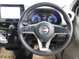 運転が楽しくなる明るく開放的な運転席まわりです。