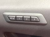 【メモリー機能付きパワーシート】ドライバーごとに設定したシート位置を記憶して、ボタン一つで切り替えできる便利な機能!運転する方が複数名いらっしゃるご家庭におすすめです♪