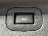 【パワーバックドア】スマートキーや運転席のボタンを押すだけでリアゲートが自動で開閉します!荷物を持っている時や、高い位置にあるバックドアを閉める際に便利な機能です♪