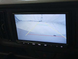 駐車が苦手な方でも安心のバックガイドモニター搭載。 後方の映像をクリアに表示し、ガイドラインで車庫入れや縦列駐車をしっかりサポート。毎日の運転がぐっとラクになります。