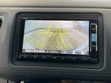 【バックカメラ】運転が苦手な方も車庫入れラクラクです!ギアをリバースに入れれば自動的に切り換わりますので、面倒な操作は不要です♪狭い駐車場もお車を傷つけず安心ですね!
