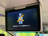 【12型フリップダウンモニター】大画面モニターで後席でもエンタメをお楽しみいただけます。小さなお子様にも大人気の装備です♪