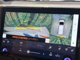 【パノラミックビューモニター】専用のカメラにより、上から見下ろしたような視点で360度クルマの周囲を確認することができます☆死角部分も確認しやすく、狭い場所での切り返しや駐車もスムーズに行えます。