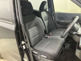 【運転席・助手席転席】運転席の足もともゆったりで長距離ドライブでも快適に★