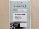 サポカーあんしん診断!トヨタ専用診断器で衝突被害軽減ブレーキなどの安全運転支援装置システムを点検しています。
