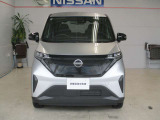 フロントカメラで前方の車両や歩行者を検知。万一、ドライバーが安全に減速できなかった場合には、自動的に緊急ブレーキを作動させて衝突を回避、または衝突時の被害や傷害を軽減します。