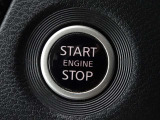 【プッシュスタート】キーが車内にあれば、エンジンの始動・停止はブレーキを踏んでスイッチを押すだけ!キーを取り出す手間を省き、ワンプッシュで操作するので簡単でスムーズ!