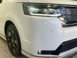 【LEDヘッドライト】悪天候や夜間走行時も良好な視界を確保し安心して運転できる高輝度LEDヘッドライトを装備!点灯速度が早く、消費電力も抑えられています。