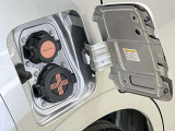 【充電ポート】充電ポートの上部が普通充電、下部が急速充電となります!