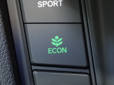 エンジン、エアコンなどを制御し低燃費な『ECONモード』に、また走りを楽しみたいとき、空調など快適性を重視したいときにはスイッチOFFで通常モードに切り替えができます!