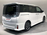 ご納車前にはエンジンオイル・オイルエレメント等を交換して、トヨタディーラーのエンジニアがしっかりと整備をさせていただきます。交換部品などについては、スタッフへお尋ねください。