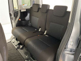 居心地の良い後席空間が乗員に深いくつろぎをもたらします。室内は徹底洗浄、消臭・除菌も実施済みです。