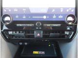 【オートエアコン】1年中快適な室内を提供!車内温度を設定すると、風量を自動で調整してくれます。
