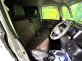 運転席シート廻りは使用感も少なく、良好な状態となっています。丁寧に使われていたことがよくわかりますね。