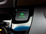 葉っぱマークのECONスイッチ。スイッチをONにするだけで、エンジンやエアコンなどを協調制御。燃費の向上に貢献します。
