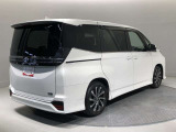 ご納車前にはエンジンオイル・オイルエレメント等を交換して、トヨタディーラーのエンジニアがしっかりと整備をさせていただきます。交換部品などについては、スタッフへお尋ねください。