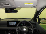ドライバー目線で、使いやすく安全操作性と良好な視界を実現した運転席です。
