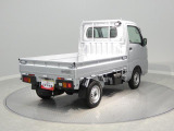 【リヤクォーター】三方開きの荷台でどこからでもスムーズにアプローチ可能。毎日の仕事効率を優しく支えます。