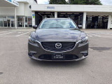 CX-5に引き続き一目でマツダだとわかるシグネチャーウイングを採用。彫りが深く立体的で品格のあるアテンザならではの顔つきに仕上がっています!