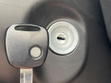 【キーレス】少し離れた場所からでもボタン一つでドアの開錠・施錠ができるのでとっても便利!ドアの鍵穴周りに傷をつけることもありません♪