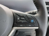 アダプティブクルーズコントロール機能付きです。走行中に先行車の様子を検知しながら、設定した車速の範囲内で先行車との距離のキープを支援します。詳細は販売店スタッフまでおたずねください。