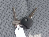 リモートコントロールエントリーシステム(キーレスエントリー1個、スペアキー1個)は、荷物を持ちながらでも、リモコン操作でドアのロック/アンロックができます。