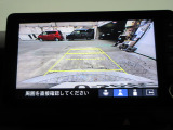 バックカメラの画像です。ガイドラインがスムースな車庫入れをサポートいたします。車庫入れの安心感がアップしますね。