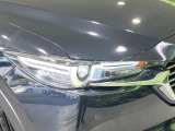 【LEDヘッドライト】悪天候や夜間走行時も良好な視界を確保し安心して運転できる高輝度LEDヘッドライトを装備!点灯速度が早く、消費電力も抑えられています。