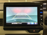 バックでの車庫入れも安心です! リアカメラが付いているバックモニター付のナビを装備しております。操作線もついており距離感も画面から確認できます。