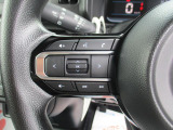 ステアリングにはさまざまなスイッチが付いておりますので運転しながらの操作も楽ちんです♪