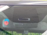 【スマートブレーキサポート】走行中に前方の車両等を認識し、衝突しそうな時は警報とブレーキで衝突回避と被害軽減をアシスト。より安全にドライブをお楽しみいただけます。