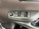 パワーウィンドウスイッチで運転席から全席の窓の開閉ができます♪
