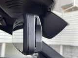 【ルームミラー一体型ETC】BMWといえばルームミラー一体型のETC。ドライバーから差し込めるかたちになっておりますので、差し忘れの際も慌てずにご利用いただけます。