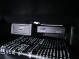 グローブボックス内に「HDMI」接続端子とドライブレコーダー本体が配置されています。