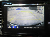 バックカメラの画像です。ガイドラインがスムースな車庫入れをサポートいたします。車庫入れの安心感がアップしますね。