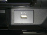 【充電用USB端子】デバイスの充電に便利です。※実際の接続端子は写真で確認or店舗までご気軽にお問合せください♪