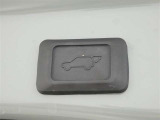 【電動バックドア】・・・スイッチひとつでバックドアを自動開閉できます。操作はスマートキー、室内コントロールスイッチ、バックドアのクローズスイッチで行えます。